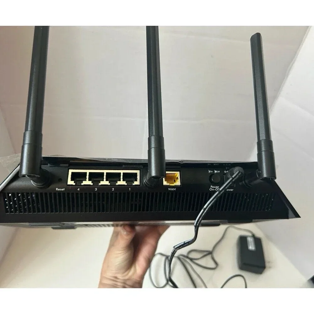 NETGEAR Nighthawk AC1750 R6700V3 Smart WiFi Router - Picture 2 of 6
